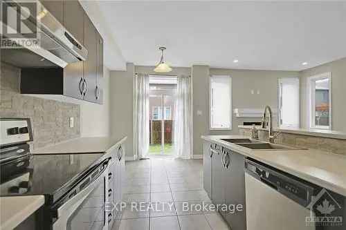 3 Bedroom Townhome in Manotick Family Neighborhood