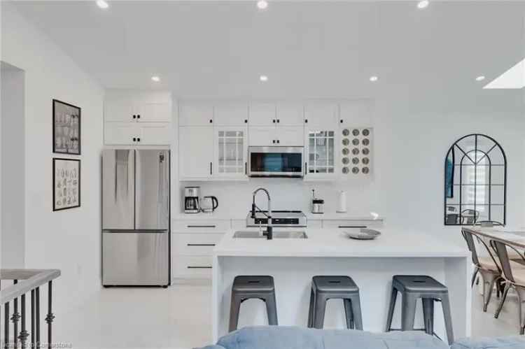 6 Bed 4.5 Bath Bungalow Westdale North Updated Home