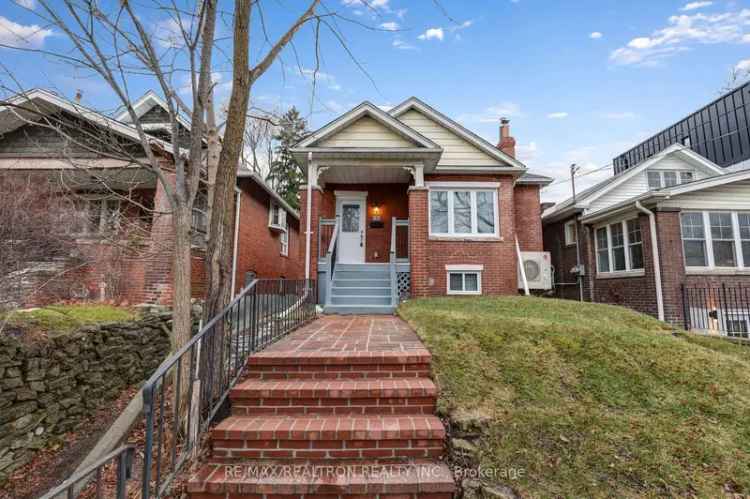 House For Sale in 142, Eastwood Road, Toronto, Ontario