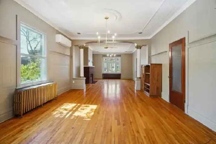 4 Bedroom Ahuntsic Apartment Near Henri-Bourassa Metro