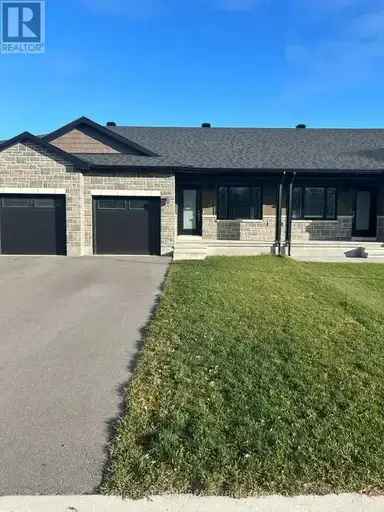 Arnprior Bungalow - 2 Beds, 2 Baths, Walkout Basement