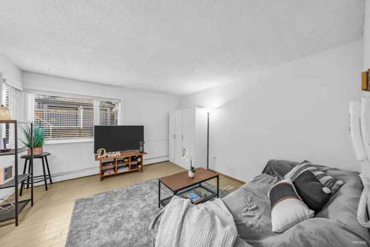 Mount Pleasant 1 Bed Condo near Broadway Skytrain