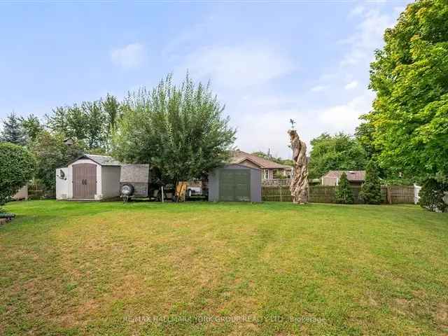 Spacious Family Bungalow near Private Beach