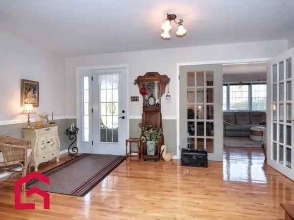 4 Bedroom Bungalow for Sale Estrie Large Lot 2 Fireplaces