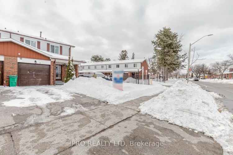 Updated 3 1 Bedroom Townhouse Near Go Train and Amenities