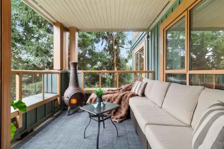 Prime Newport Village 2-Bedroom Condo - Modern Elegance