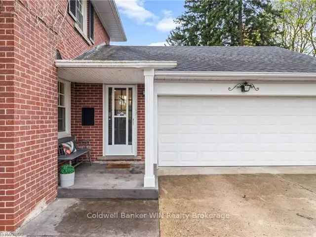 Luxury 5-Bedroom Home with Pool and Muskoka Room